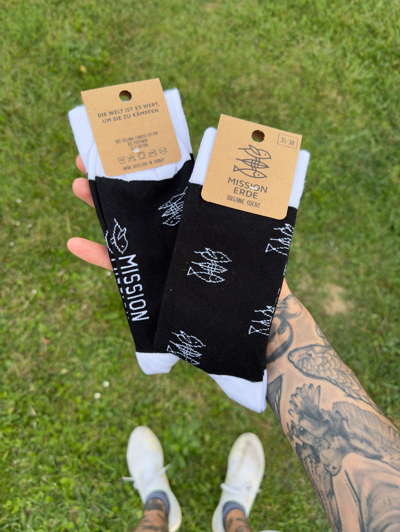 Socken "Mission Erde" Black/White