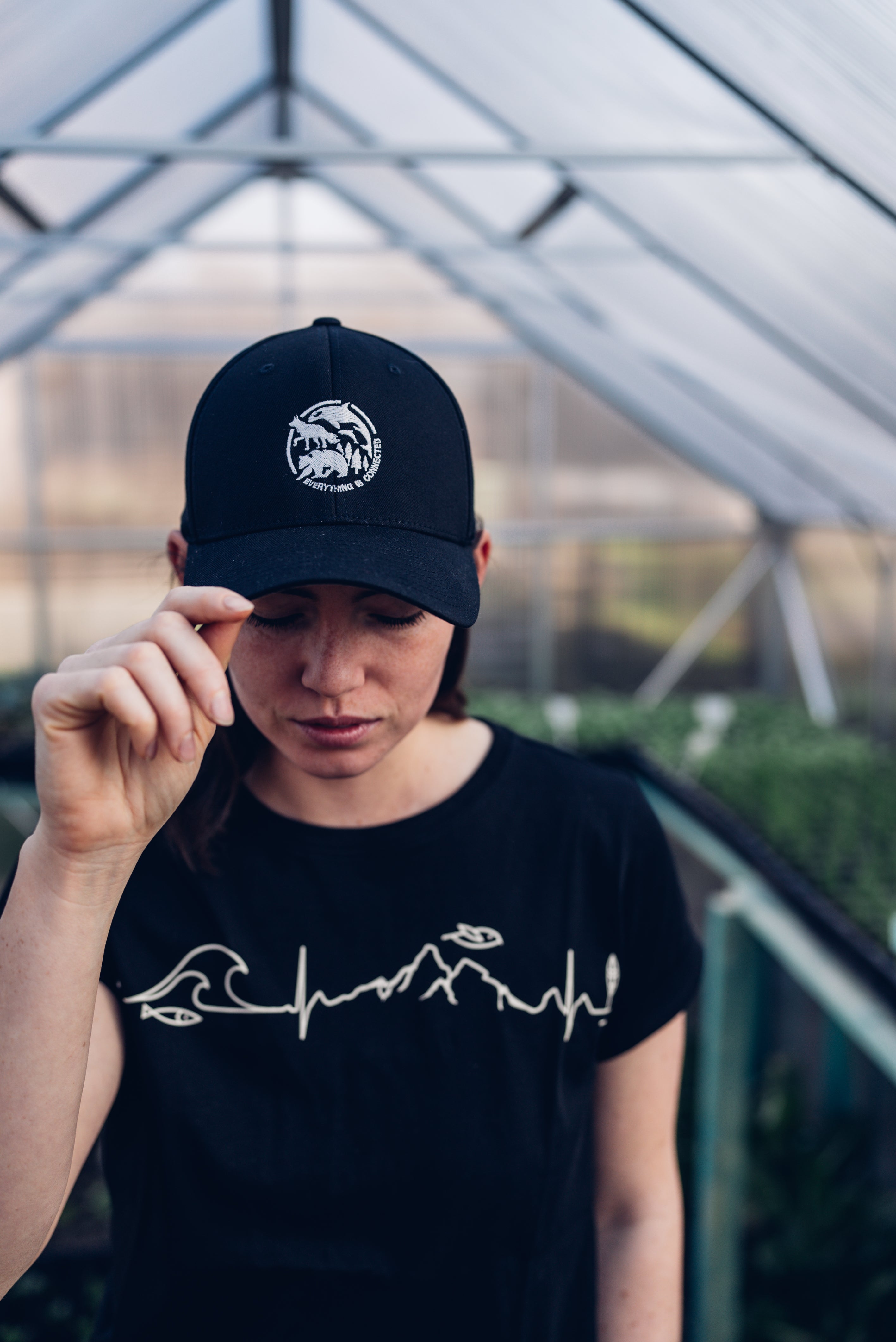 Cap "Everything is connected"