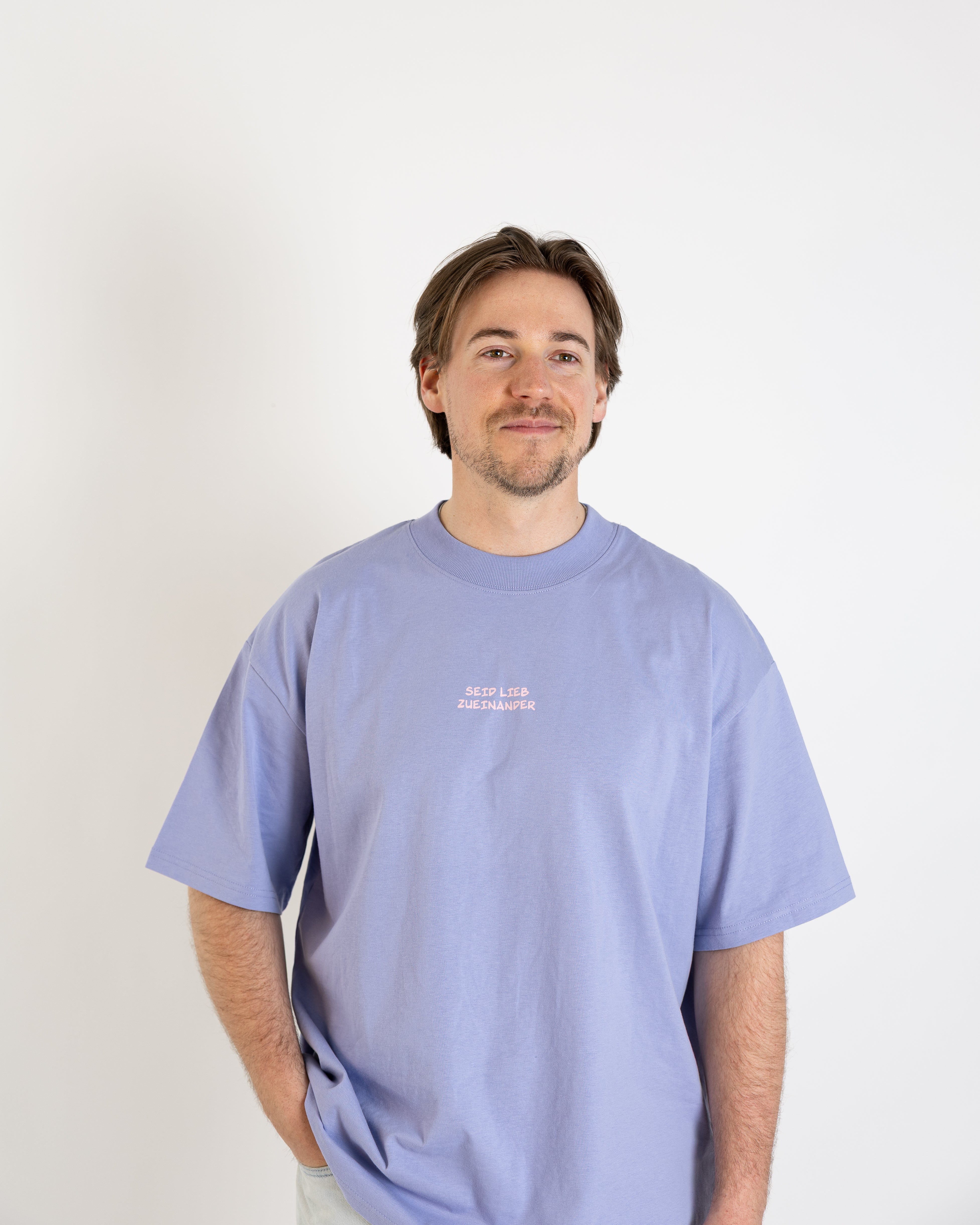 T-Shirt Unisex "Seid lieb zueinander 2.0" violet