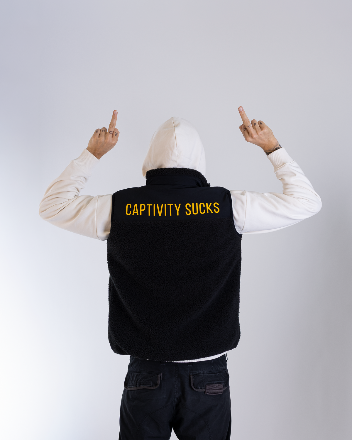Sherpaweste "Captivity Sucks"