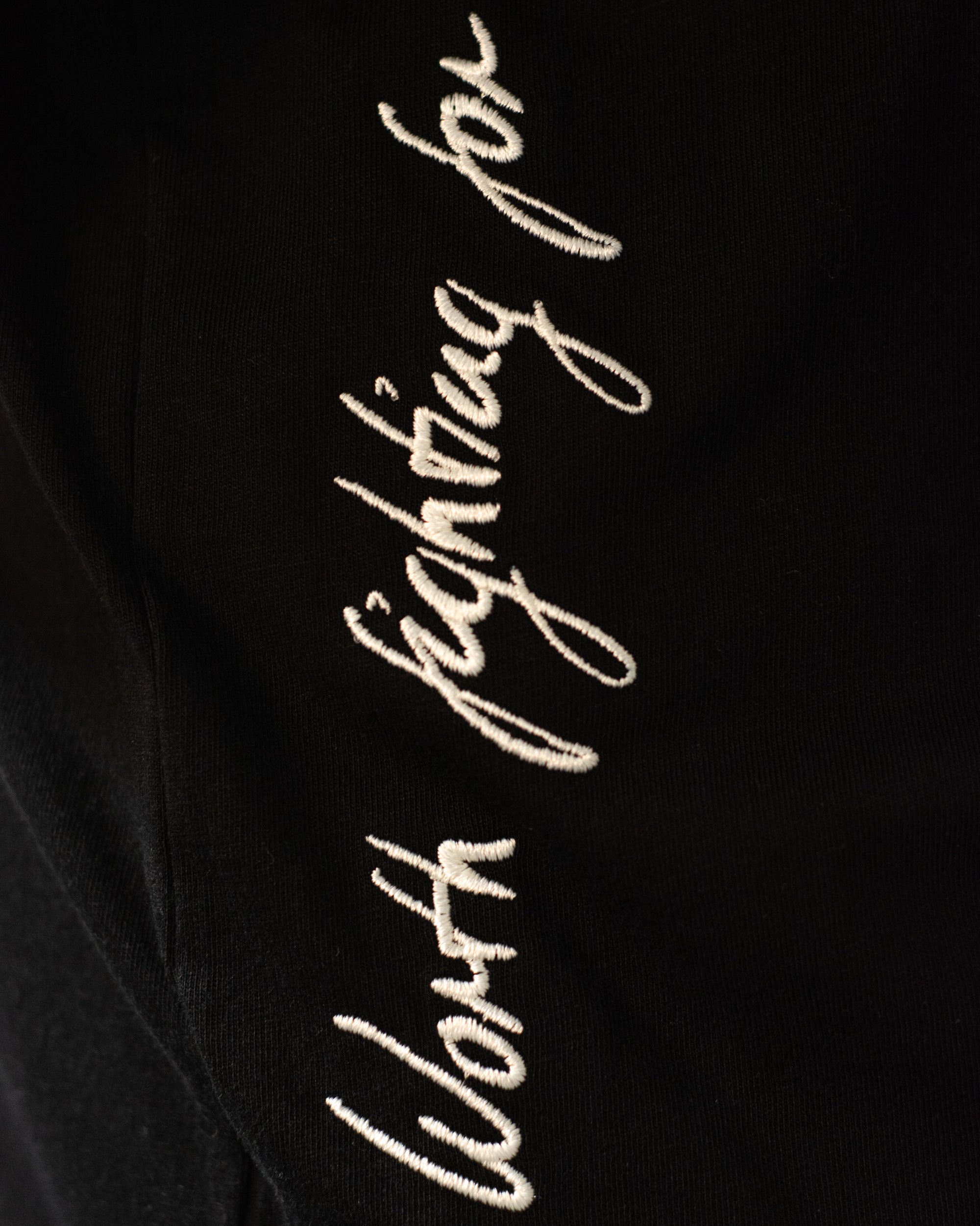 T-Shirt Women roundneck "Worth fighting for" black