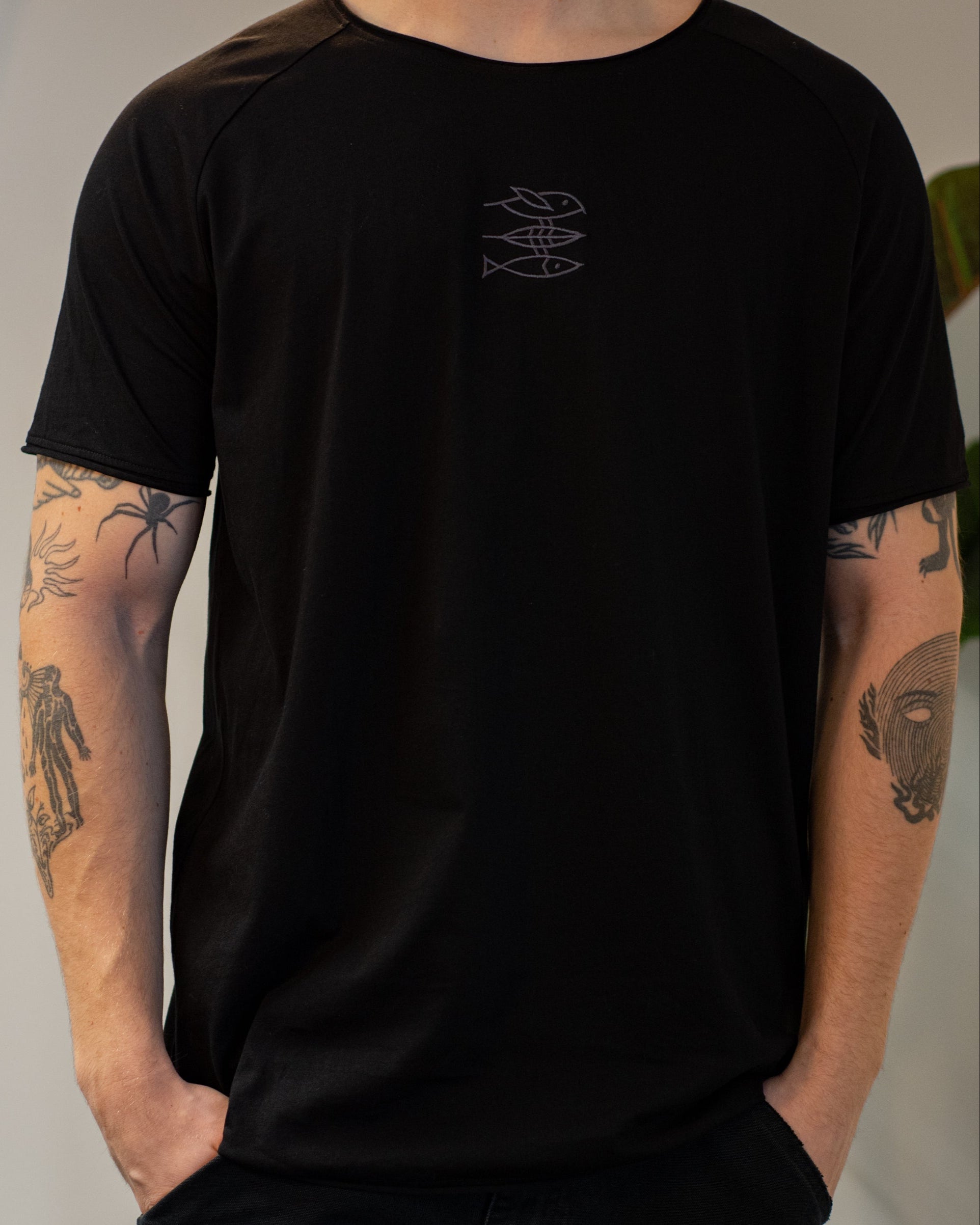 T-Shirt Men roundneck "Worth fighting for" black