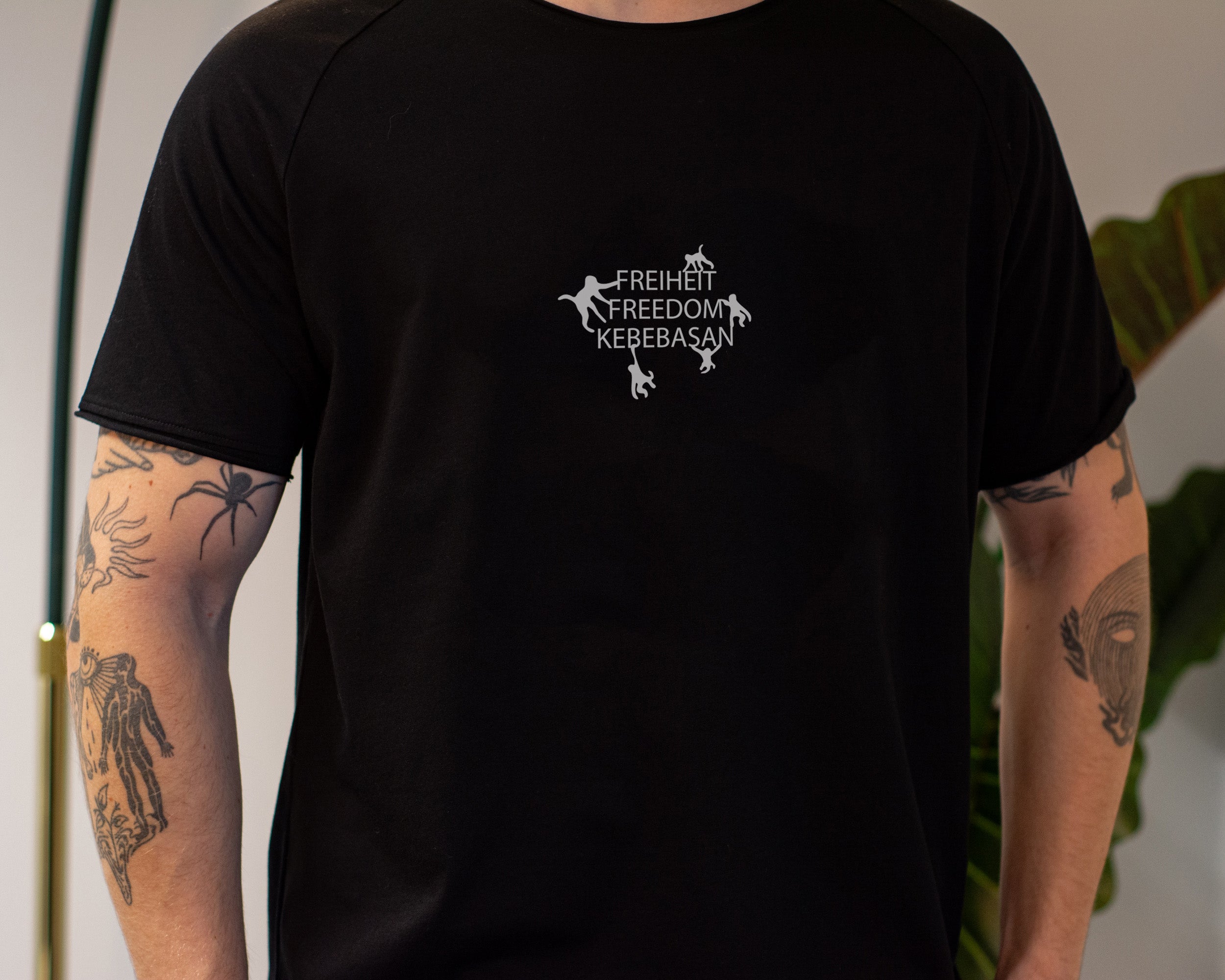 T-Shirt Men "Freiheit | Freedom | Kebebasan"