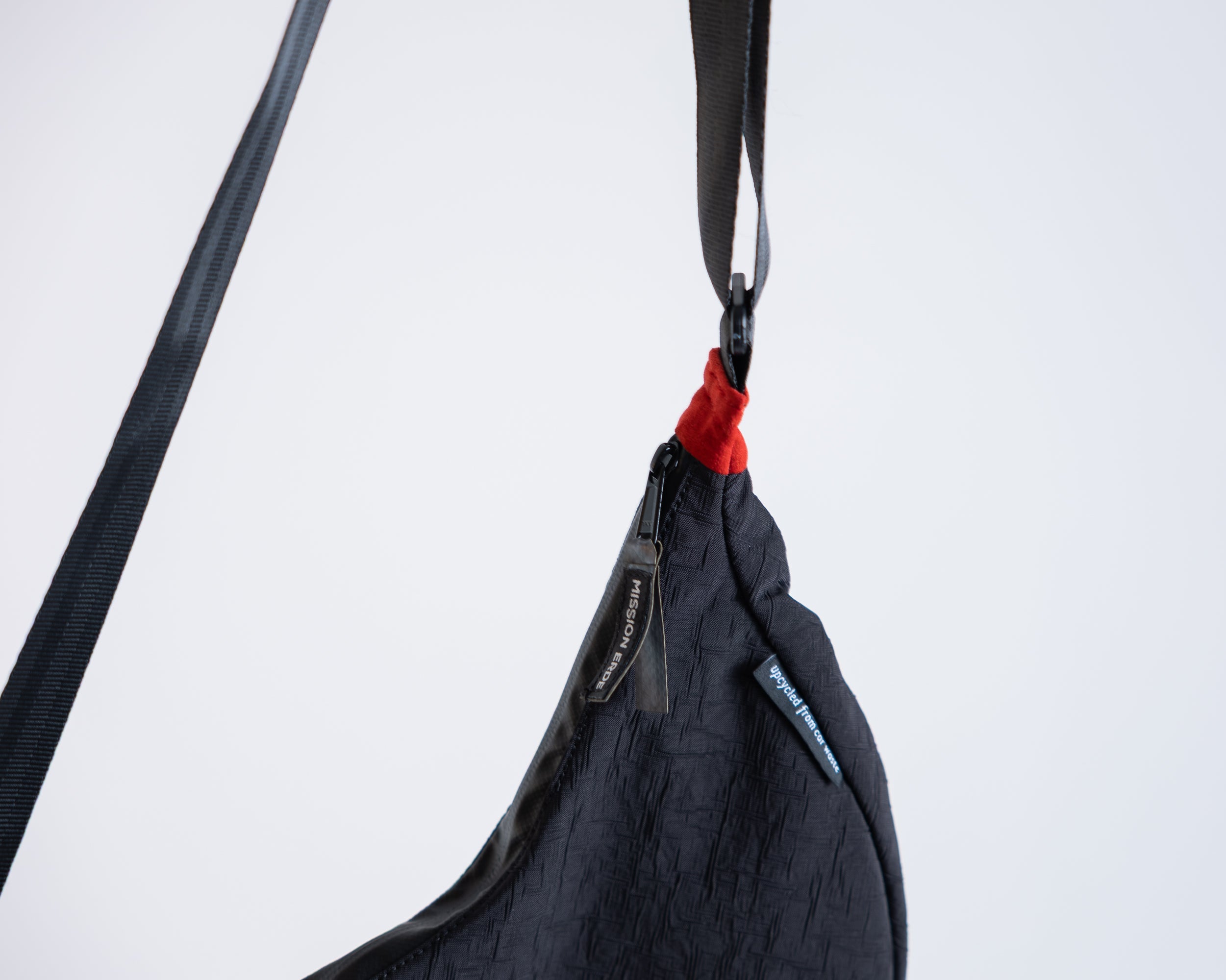 Mini Moonbag Black Swan
