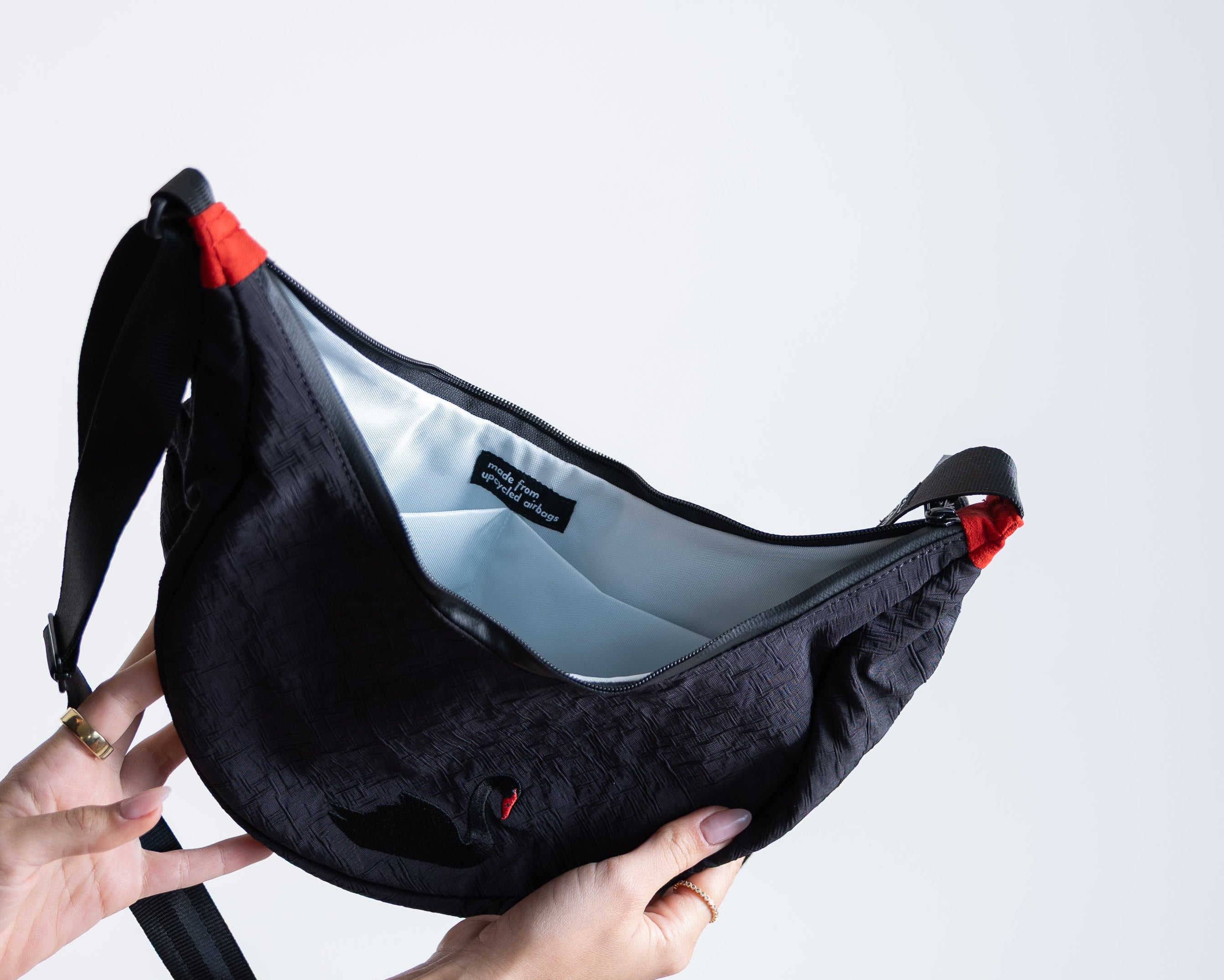 Mini Moonbag Black Swan