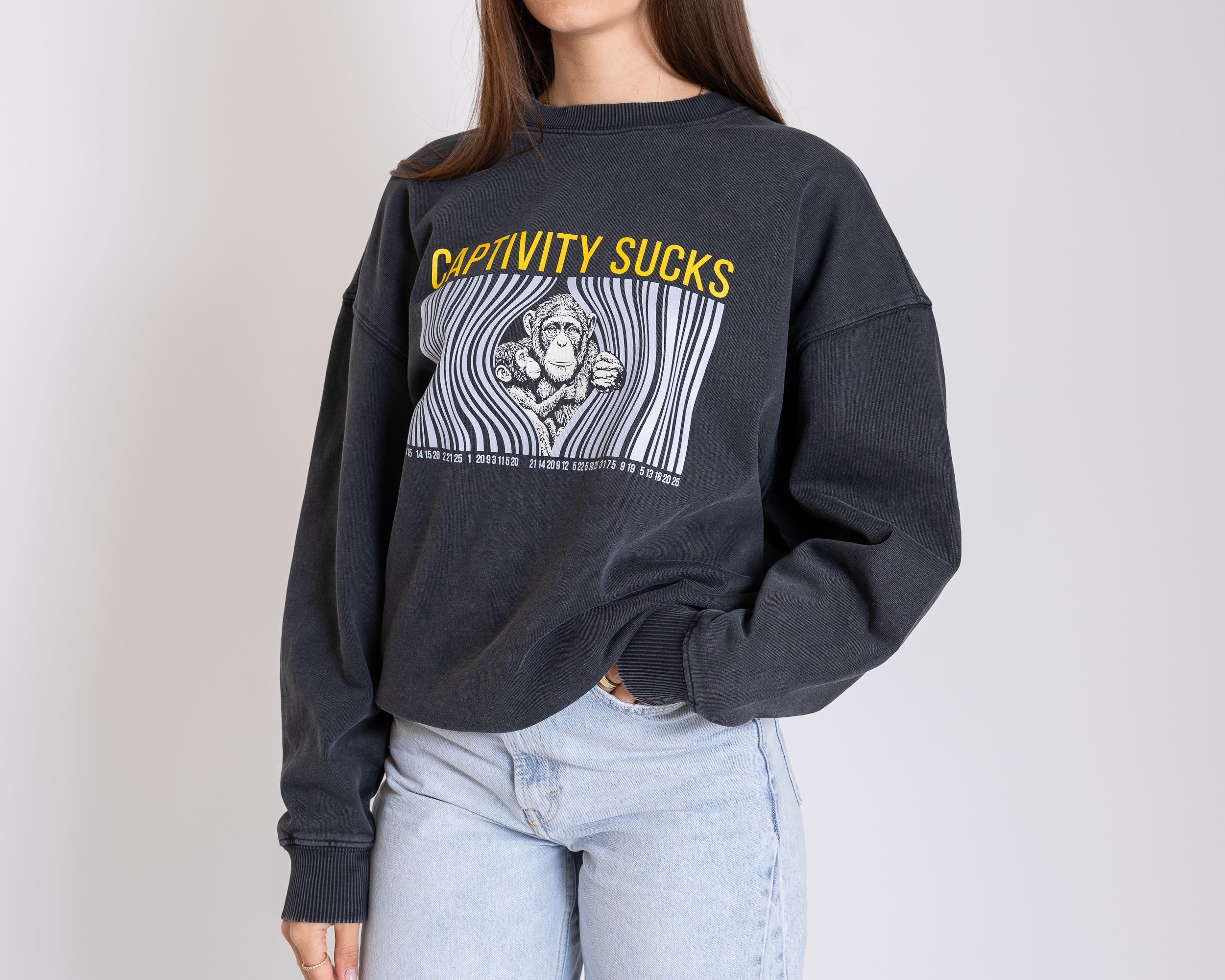 Unisex Oversize Sweatshirt "Captivity sucks"