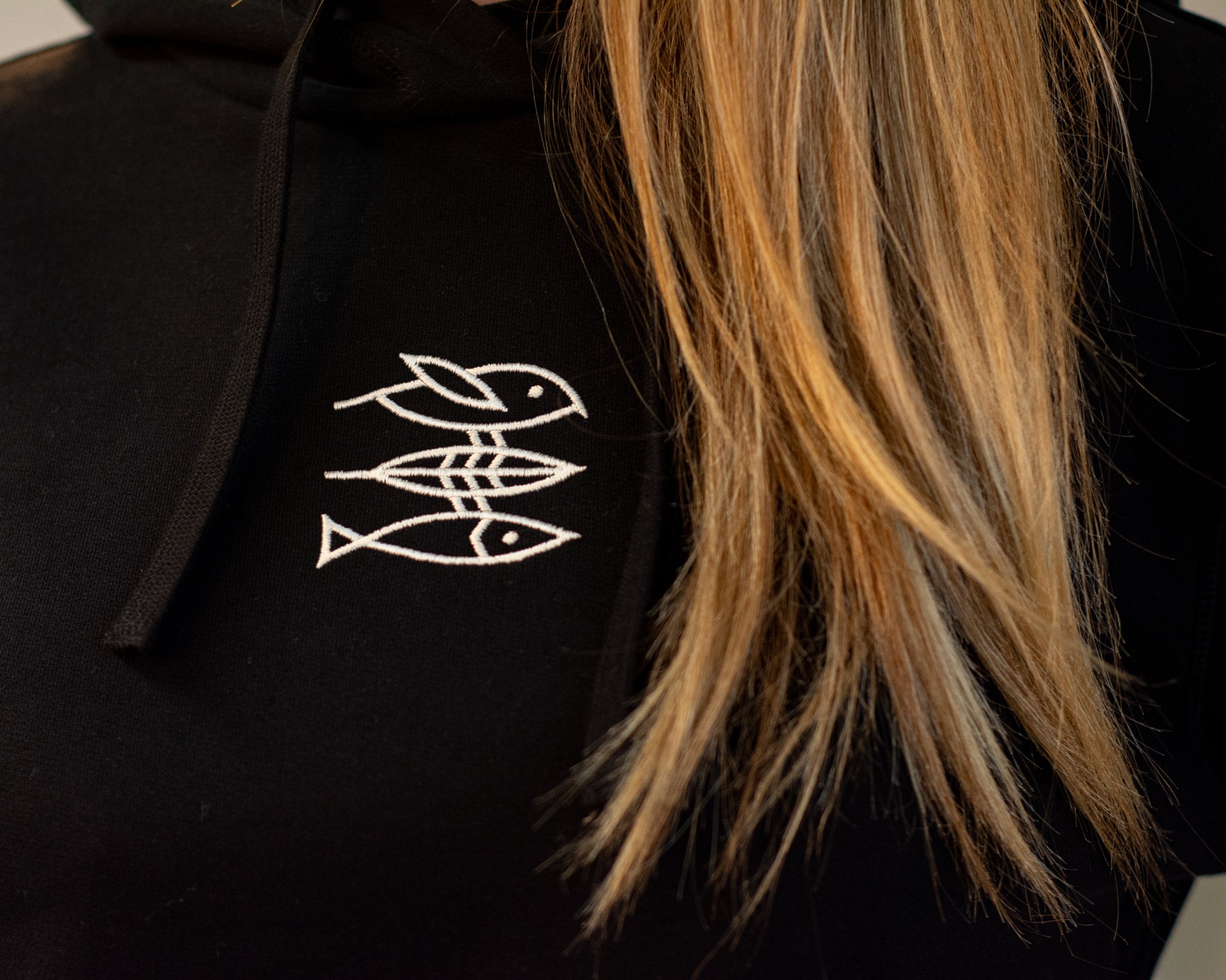 Hoodie Women "Die Welt ist es wert, um sie zu kämpfen!" black