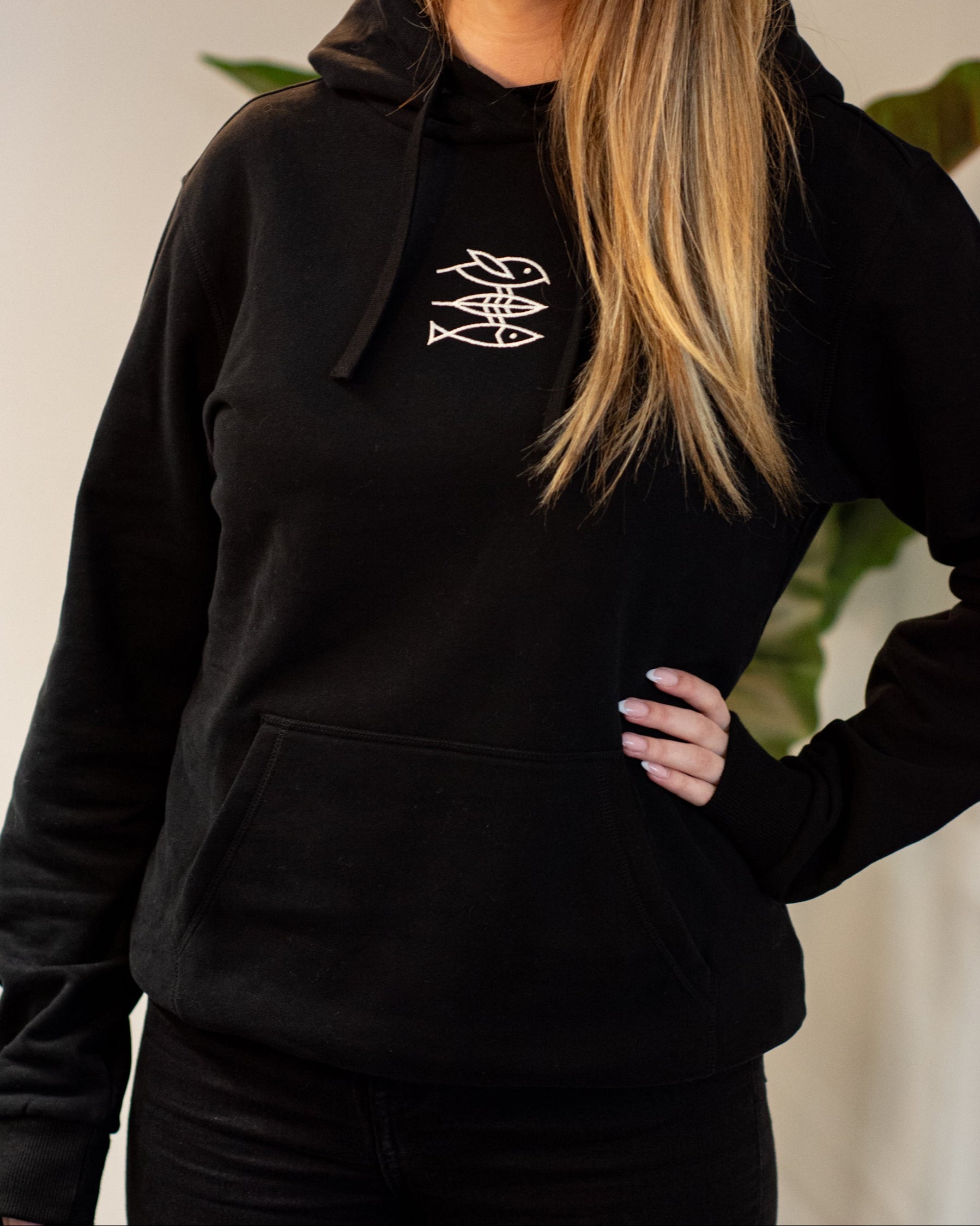 Hoodie Women "Die Welt ist es wert, um sie zu kämpfen!" black