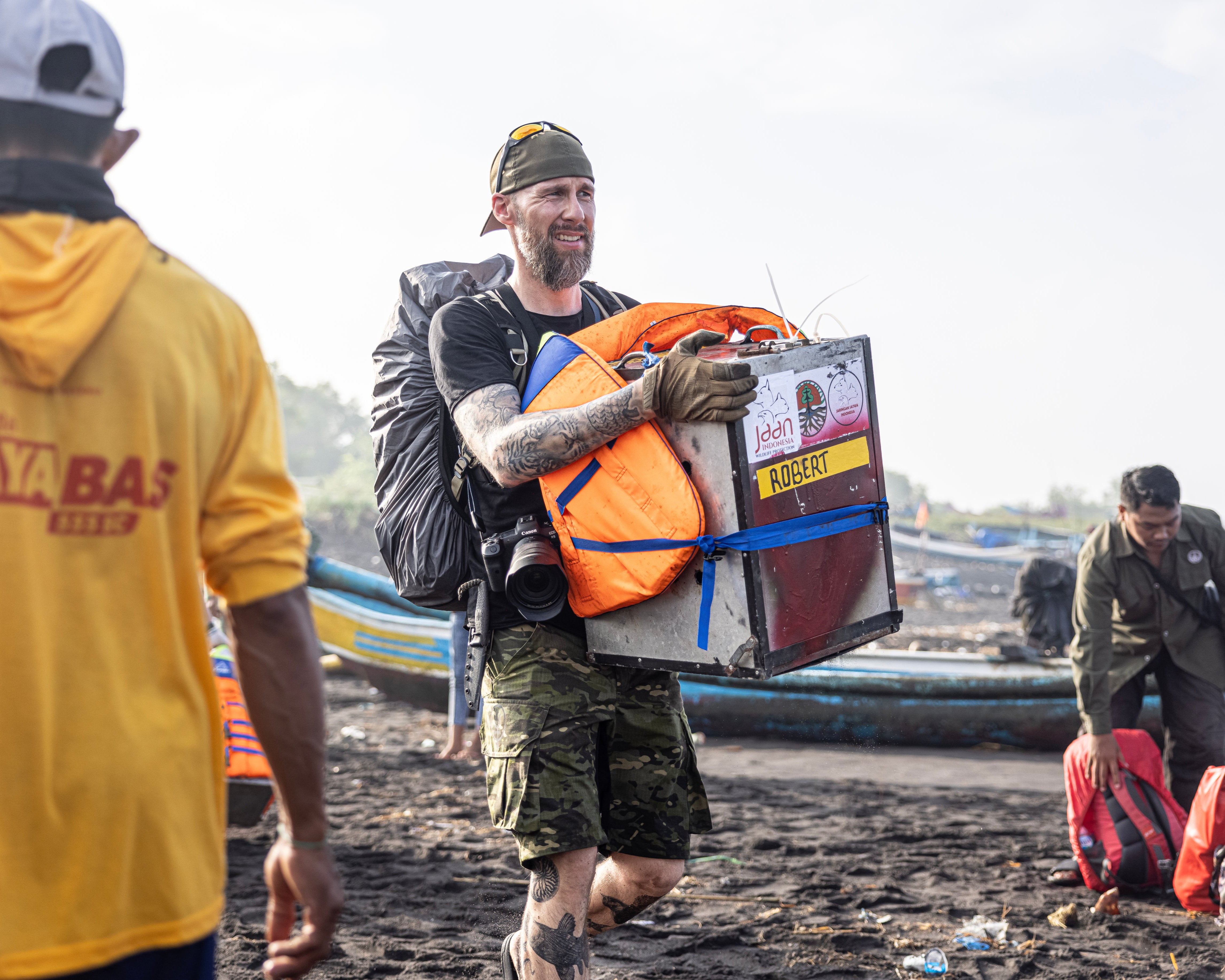 T-Shirt Men "Freiheit | Freedom | Kebebasan"