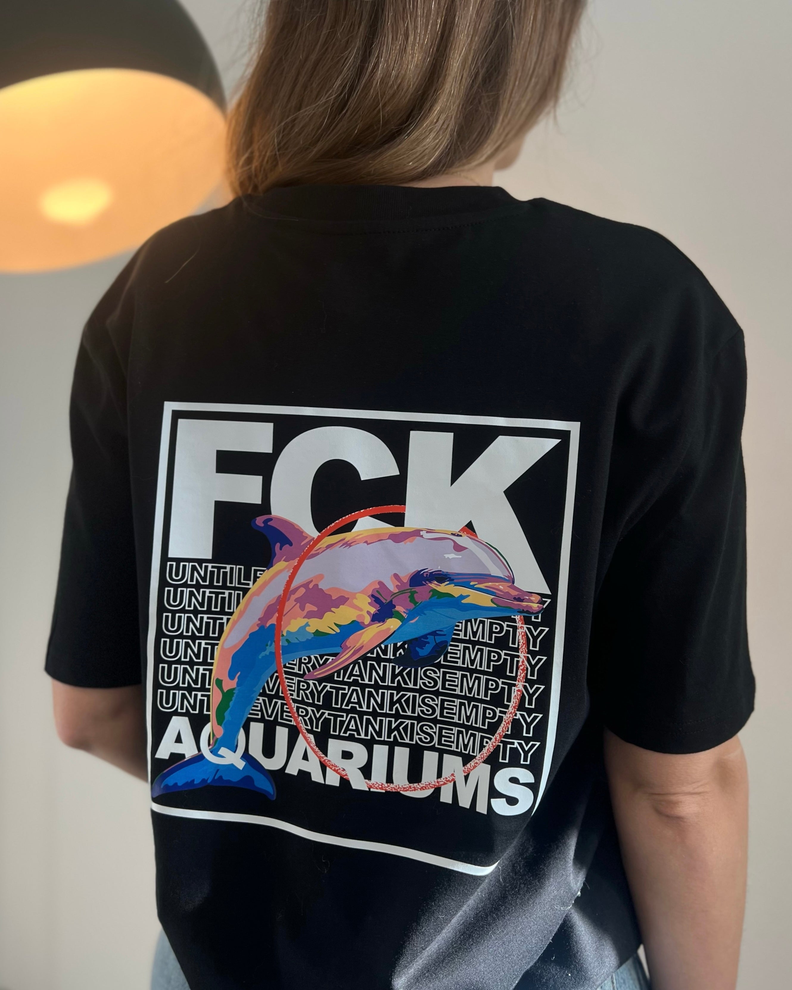 T-Shirt "FCK AQUARIUMs" Delphin
