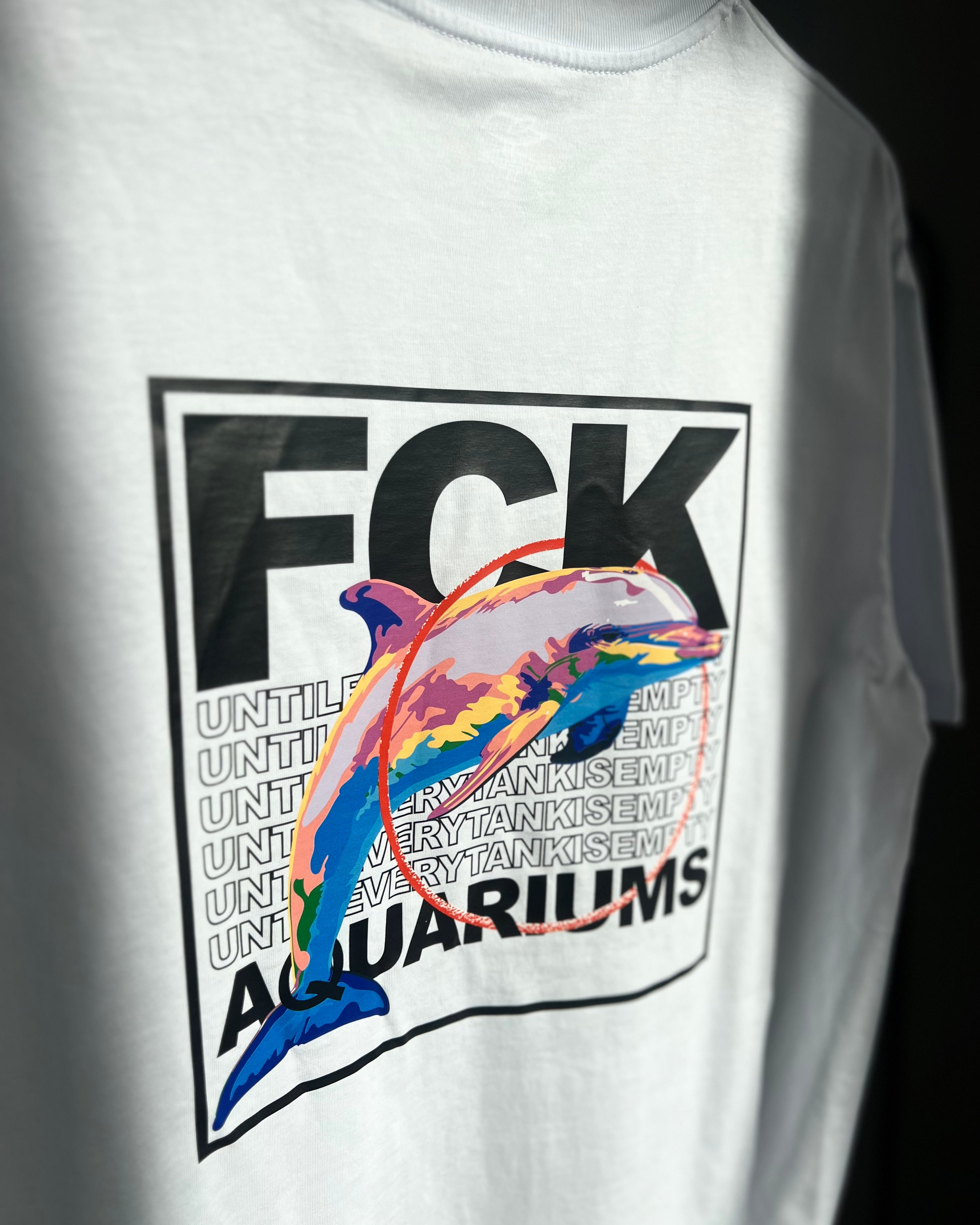 T-Shirt "FCK AQUARIUMs" Delphin