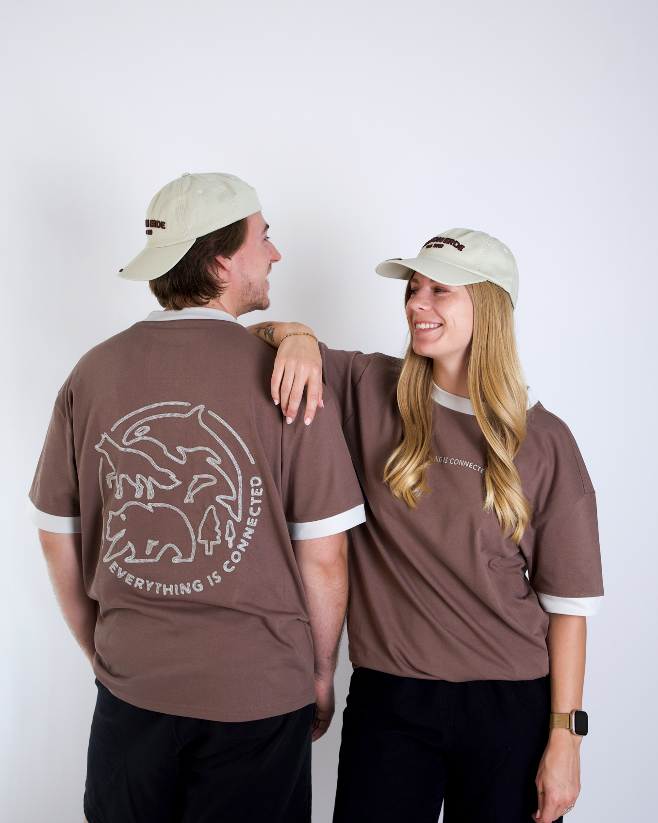 Unisex T-Shirt "Everything Is Connected"