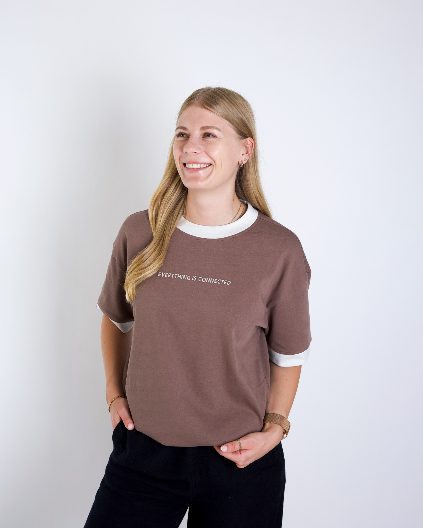 Unisex T-Shirt "Everything Is Connected"