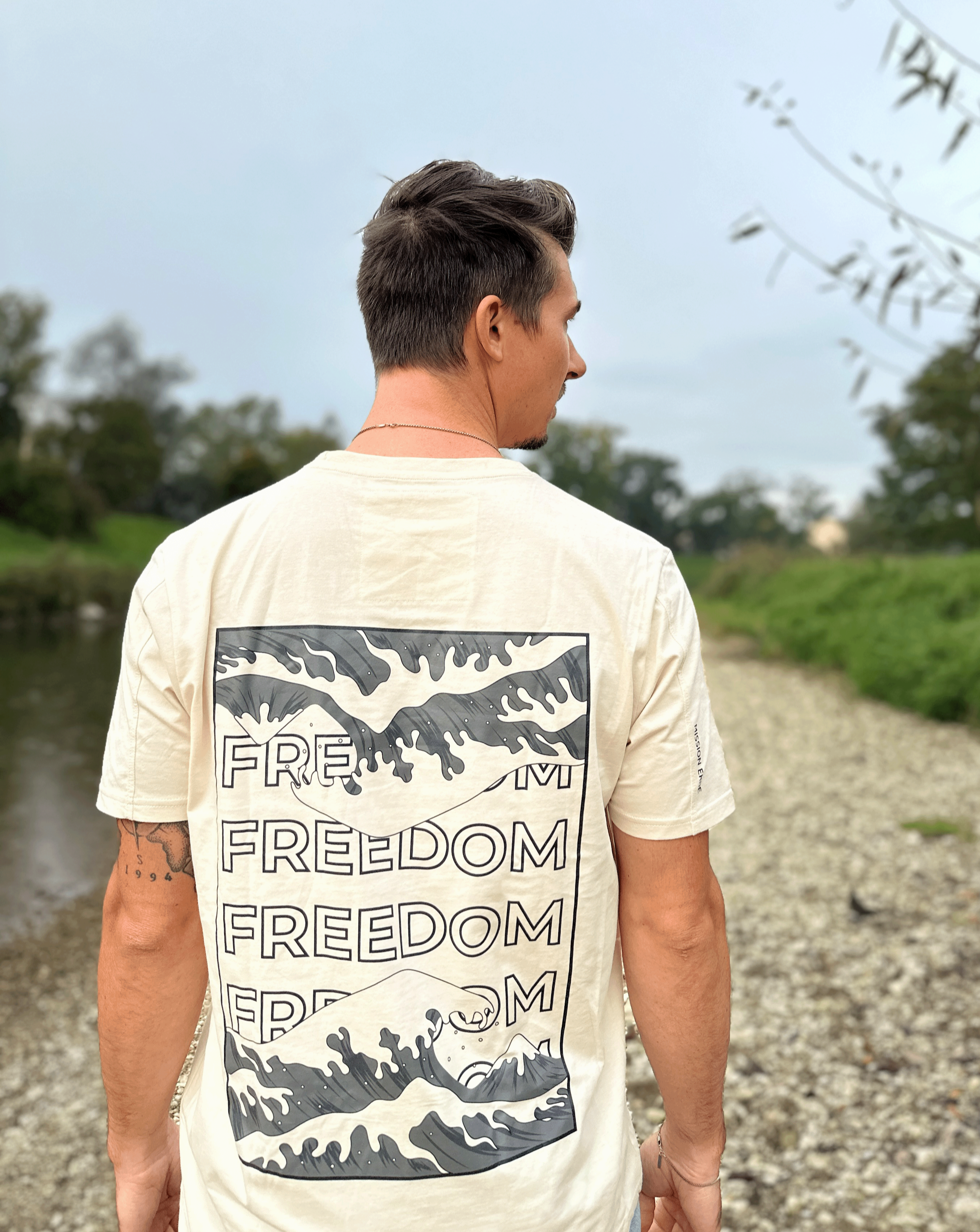 Unisex FREEDOM Shirt roundneck undyed