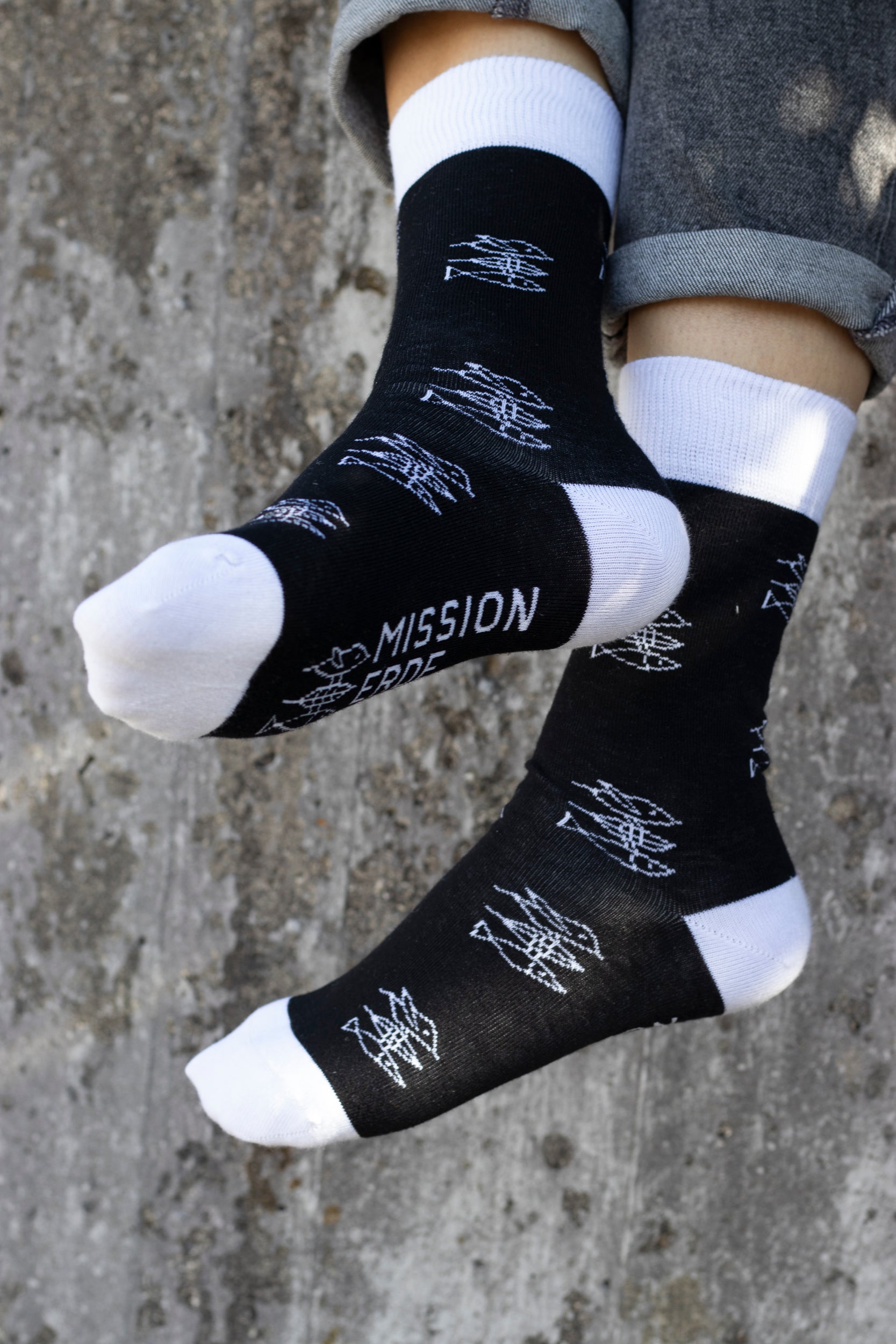 Socken "Mission Erde" Black/White