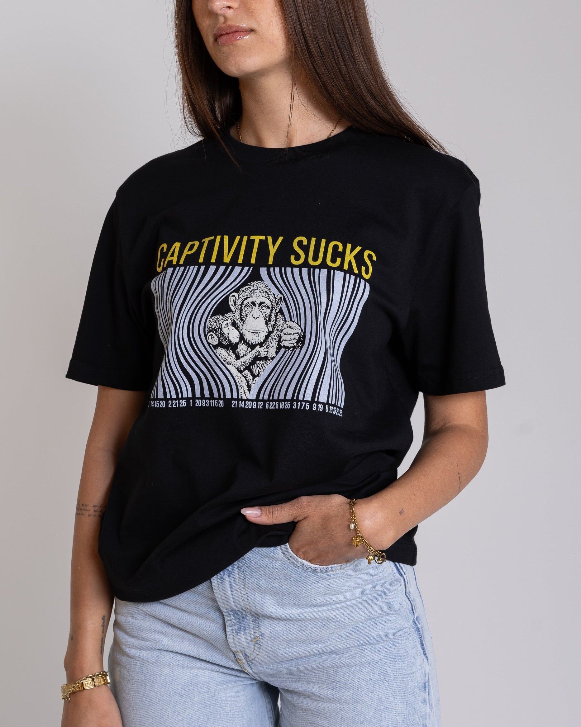T-Shirt "Captivity sucks"